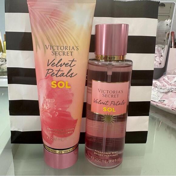 Victoria Secret Velvet Petals Perfume and Lotion Set - Picture 1 of 1